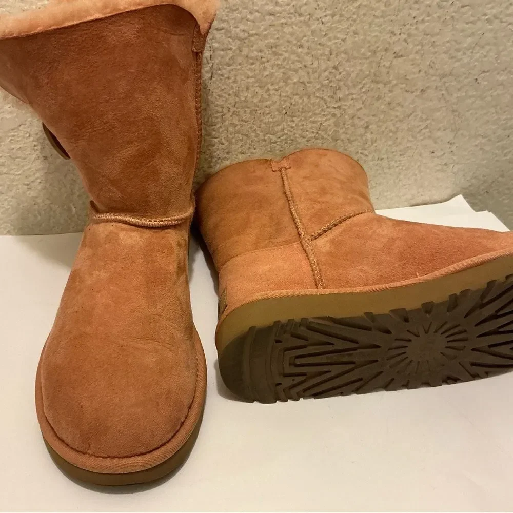 UGG Bailey Button ll -Coral Short Uggs with Button 1016226